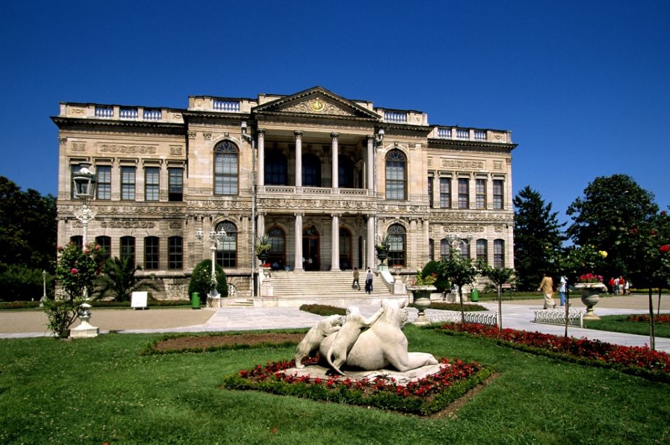 Istanbul: Dolmabahçe Palace and Uskudar Guided Tour - Key Points