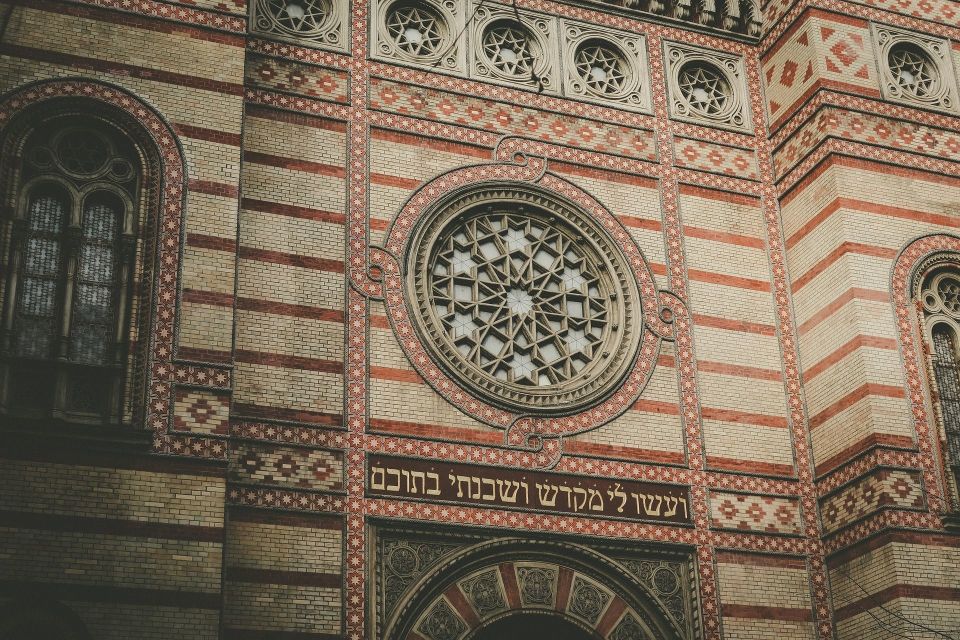 Jewish Budapest: 3-Hour Historical Walking Tour - Key Points