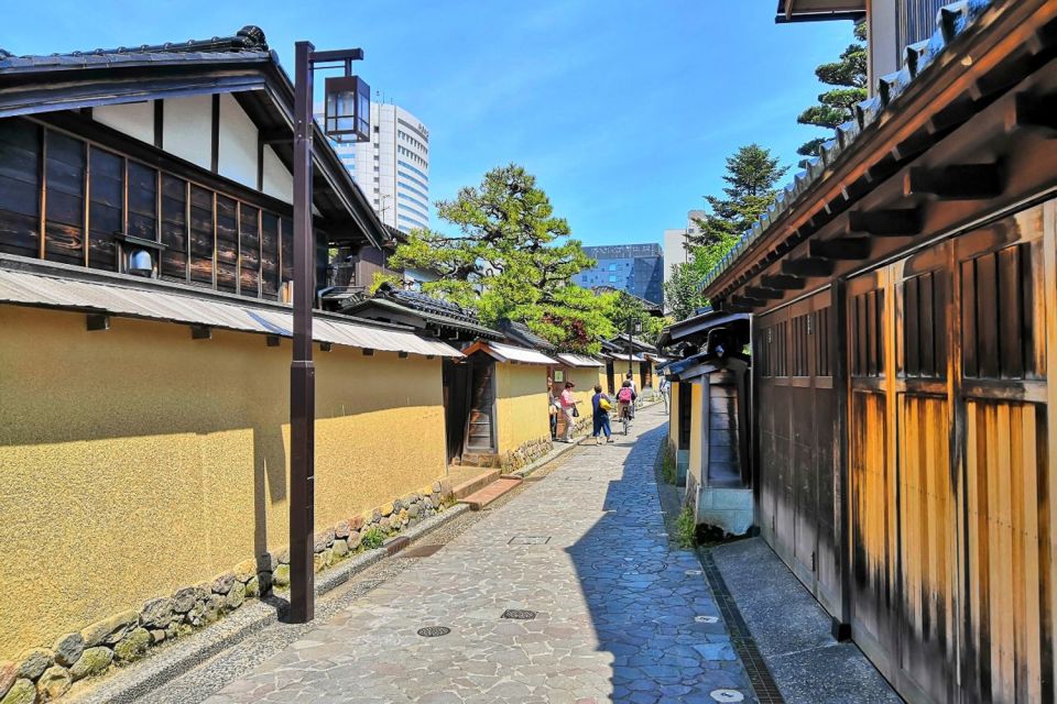 Kanazawa: Private Tour With Local Guide - Just The Basics