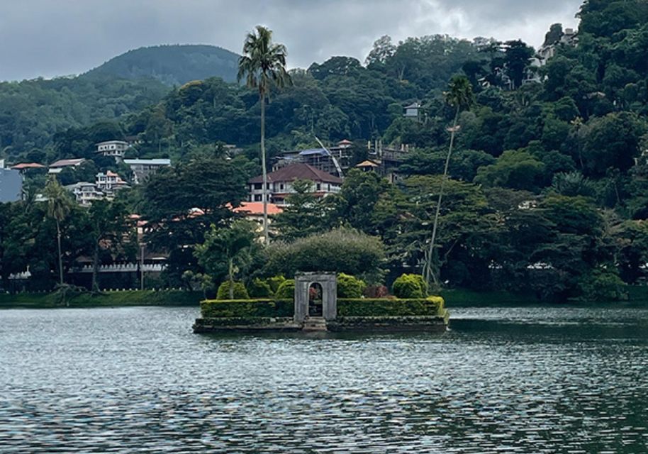 Kandy Scavenger Hunt and Sights Self-Guided Tour Tour - Key Points