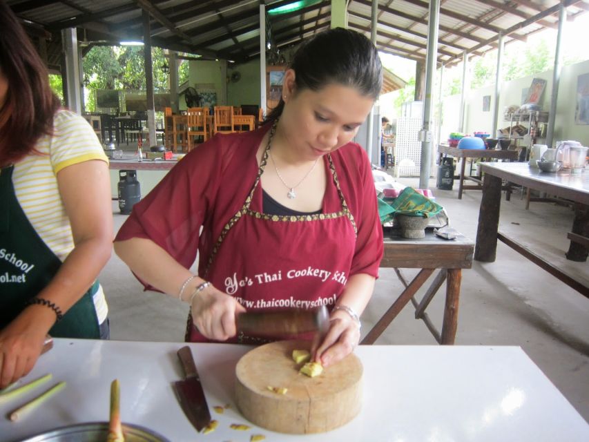 Krabi: Evening Thai Cooking Class at Ya's Cookery - Key Points