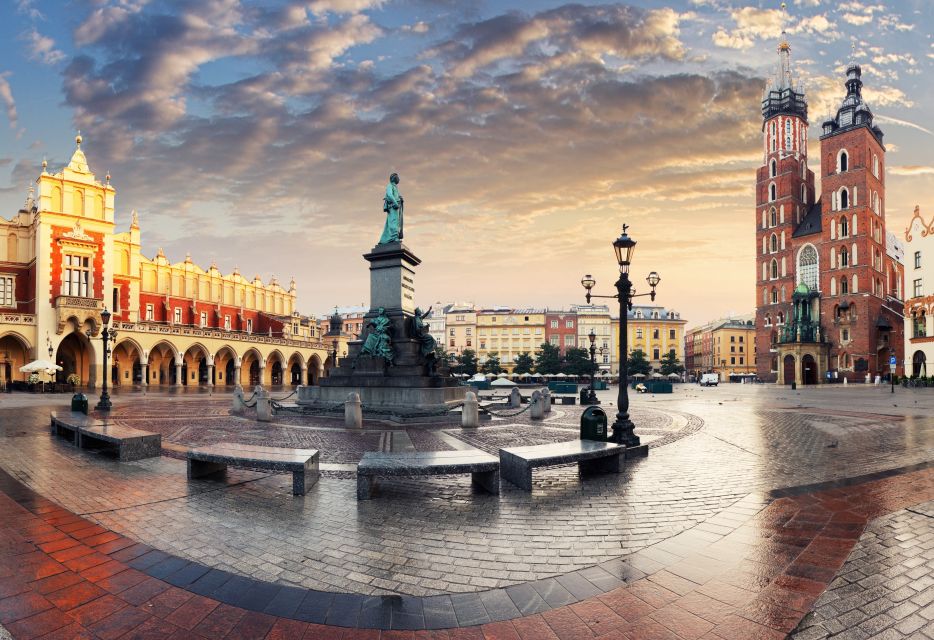Krakow: E-Car City Tour - Key Points