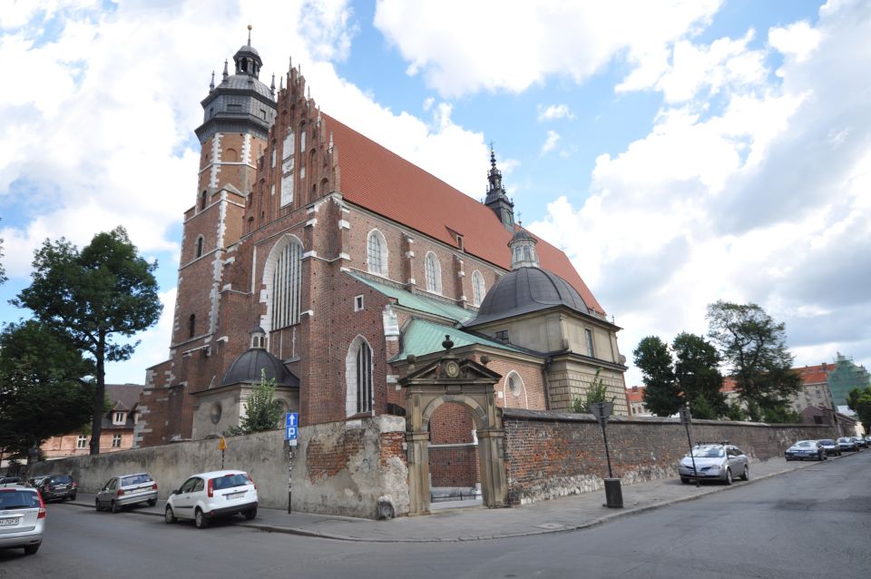 Krakow: Jewish Quarter and Former Ghetto Tour - Tour Duration and Guide Availability