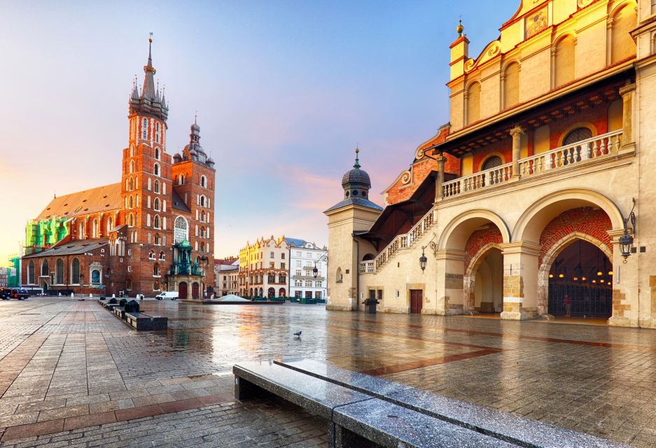 Krakow Old Town and Cloth Hall Private Guided Tour - Key Points