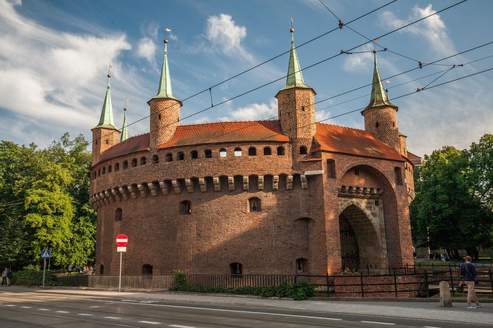 Krakow: Old Town and Wawel Castle Guided Tour - Key Points