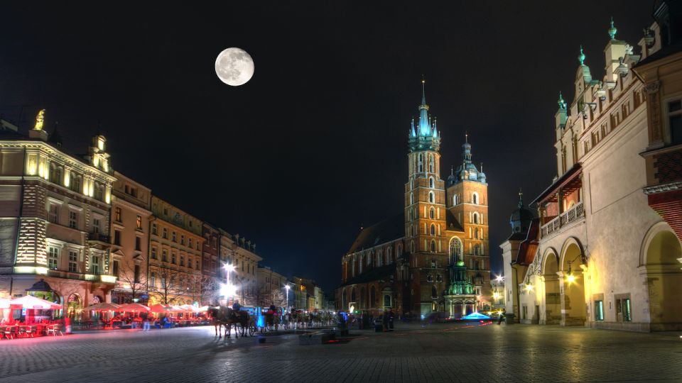 Krakow: Old Town Walking Tour - Key Points