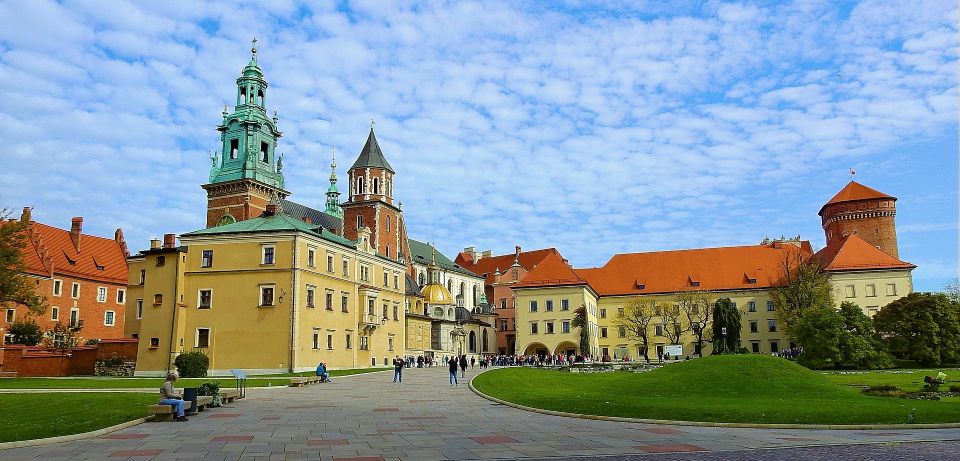 Krakow: Skip-the-Line Wawel Castle & Old Town Guided Tour - Key Points