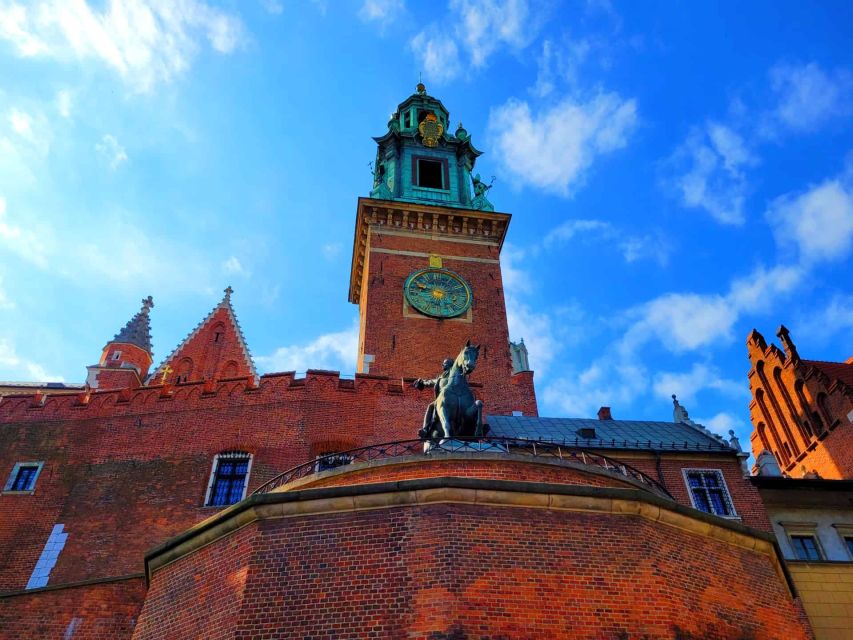 Krakow: Wawel Castle Crown Treasury Tour With Guide - Key Points
