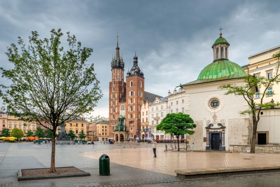 Krakow: Wawel Cathedral and St. Mary's Basilica Guided Tour - Key Points