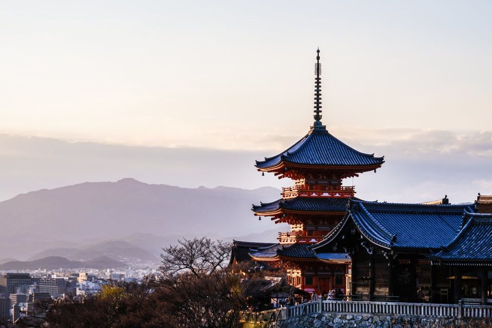 Kyoto: Historic Higashiyama Walking Tour - Just The Basics