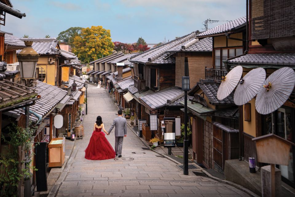 Kyoto: Private Romantic Photoshoot for Couples - Just The Basics