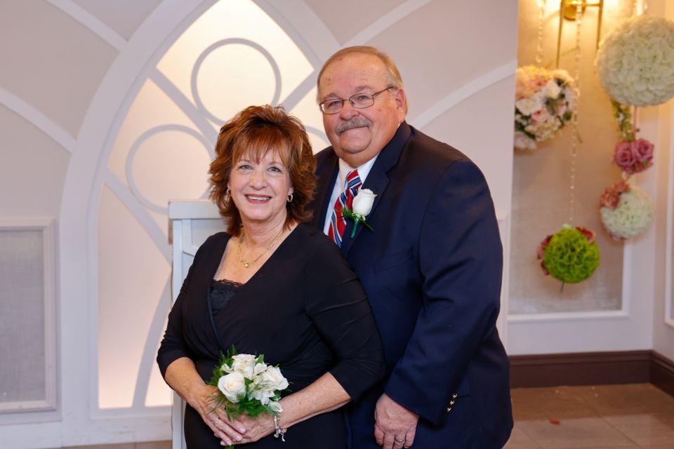 Las Vegas: Wedding or Vow Renewal at Graceland Chapel - Key Points