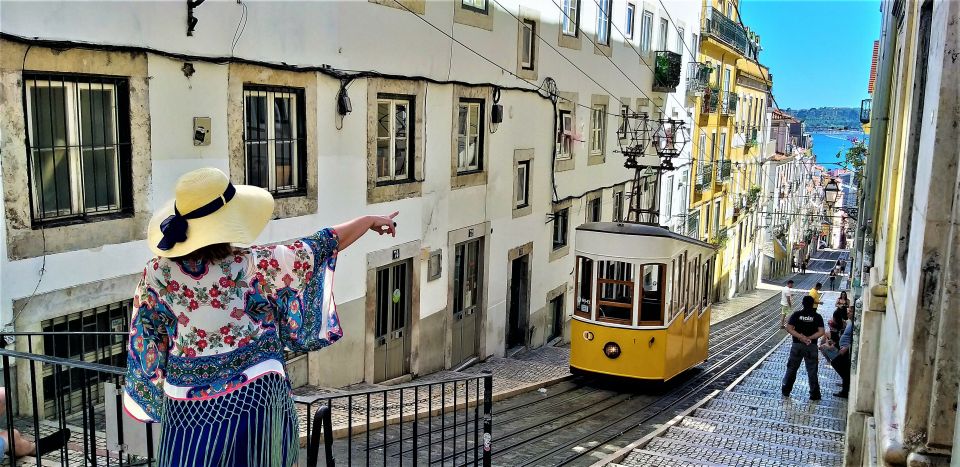 Lisbon: Highlights Tour of Lisbon, Sintra, and Cascais - Key Points