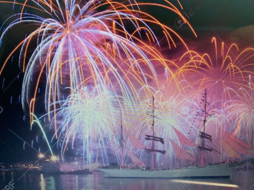 Lisbon: New Year's Eve Fireworks Sail Boat Tour - Key Points