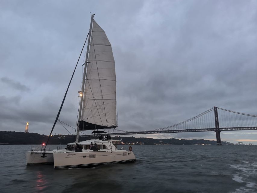 Lisbon: New Year's Eve Tagus River Cruise With Open Bar - Key Points