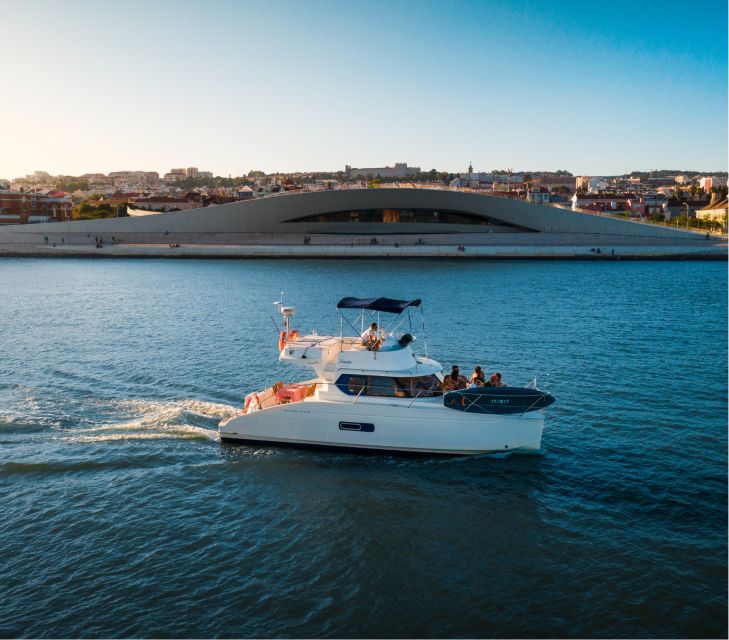 Lisbon: Private Catamaran Tour Along the Tagus River - Key Points