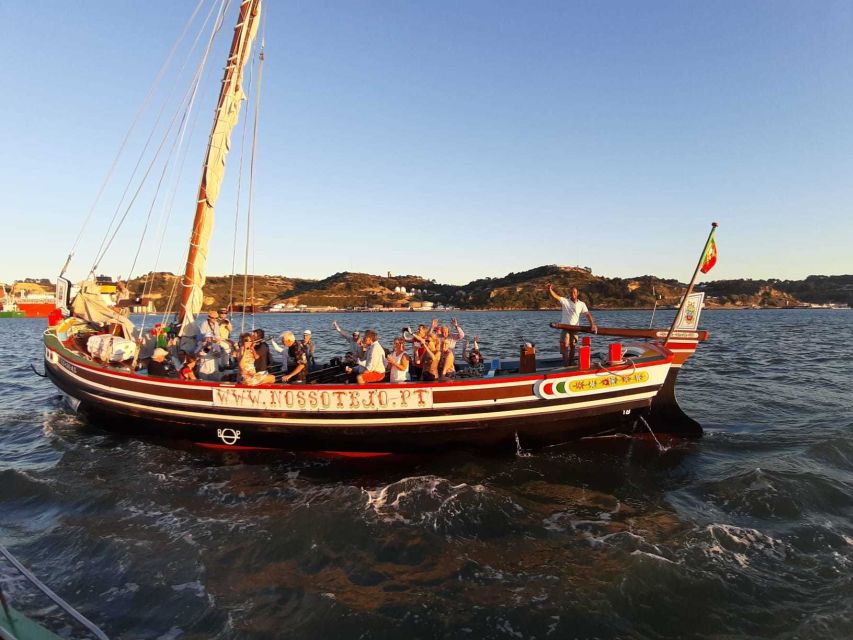 Lisbon: River Tagus Sightseeing Cruise in Traditional Vessel - Key Points