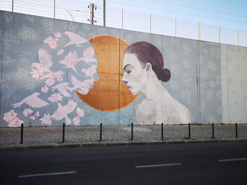 Lisbon: Street Art Tuk Tuk Tour - Key Points