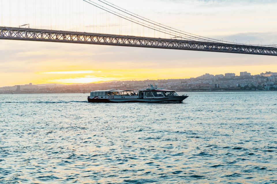 Lisbon: Tagus River Sunset Cruise With Welcome Drink - Key Points