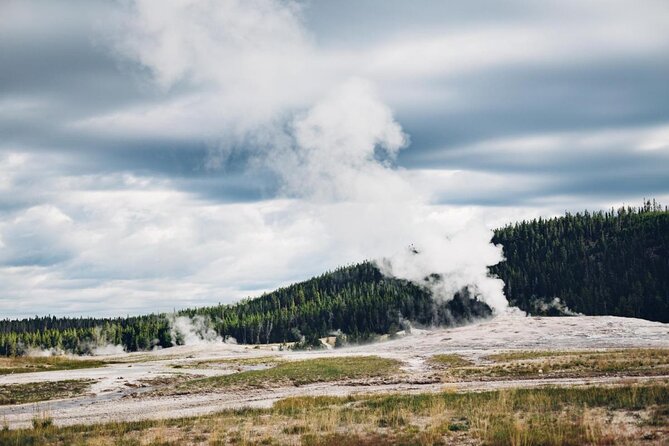 Lower Loop Van Tour From West Yellowstone: Grand Prismatic and Old Faithful - Just The Basics