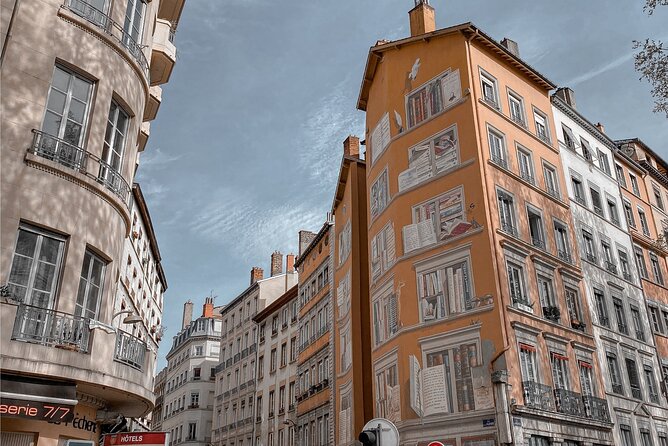 Lyon Scavenger Hunt and City Highlights Walking Tour - Key Points