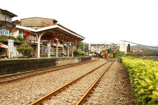 N104 Cat Empty Deep Pit Jingtong Pingxi Line Train Day Tour (10h) - Key Points