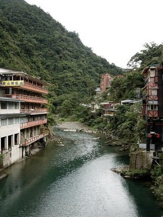 N109 Wulai Old Street Wulai Hot Spring Wulai Waterfall Bitan Scenic Area Day Tour (10h) - Key Points