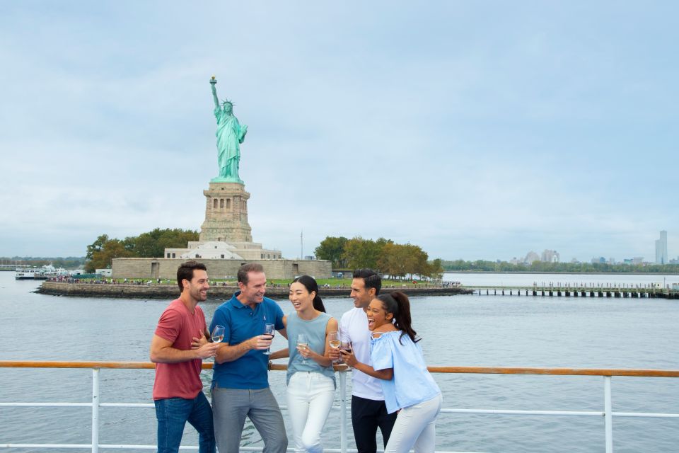 New York City: Brunch, Lunch, or Dinner Buffet River Cruise - Key Points