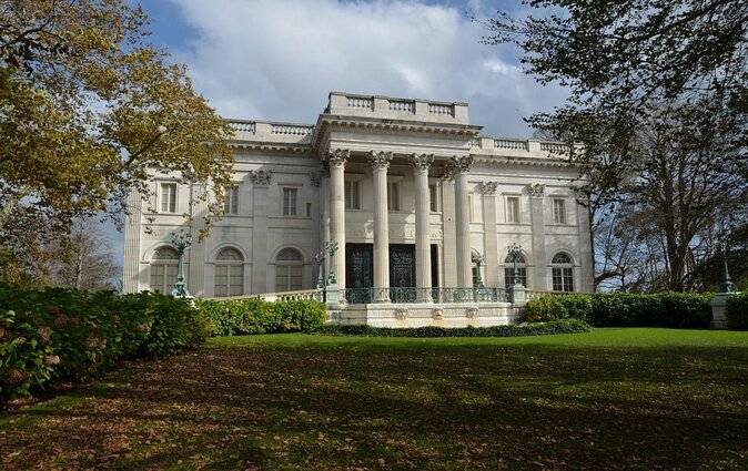 Newport Viking Trolley Tour With Breakers & Marble House Admission - Just The Basics