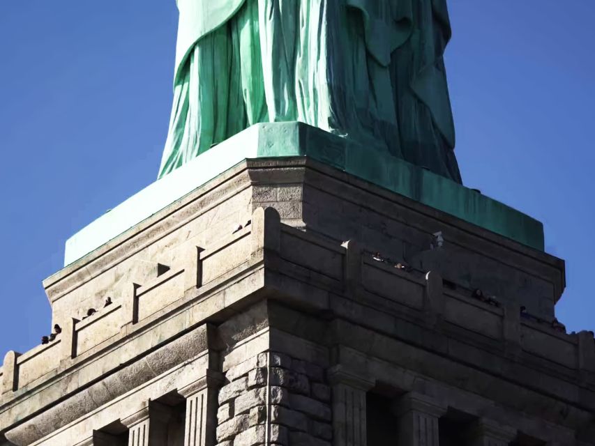 NYC: Ellis Island Private Tour With Liberty Island Access - Key Points