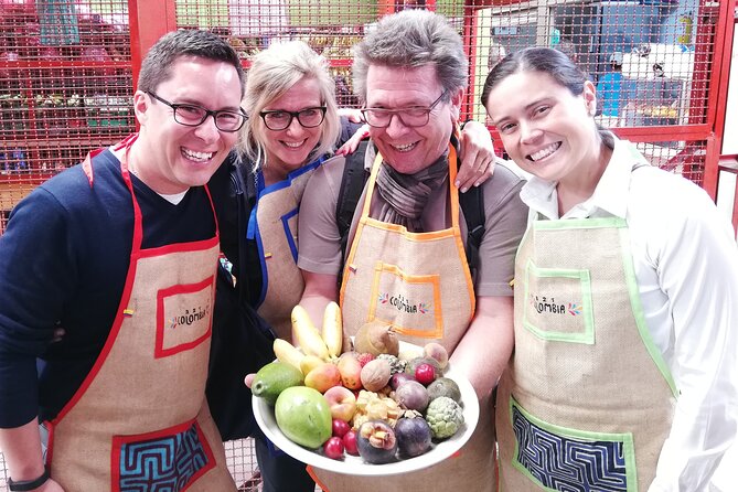 PALOQUEMAO MARKET FOOD Tour. EXOTIC Fruit. LOCAL Snacks. /Min 2 Pax - Key Points