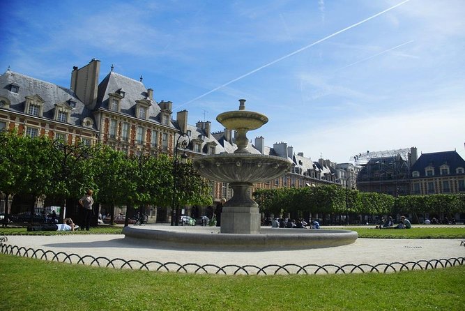 Paris Sightseeing, Wine and Cheese Tour by Bike - Key Points
