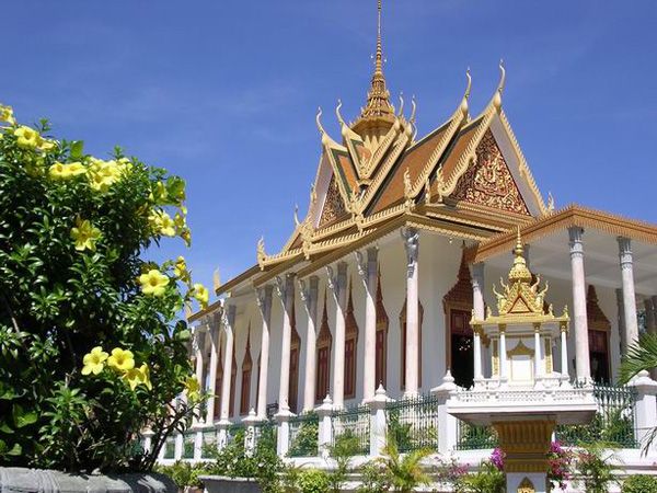 Phnom Penh Private Tour: Royal Palace, Silver Pagoda, S-21 - Key Points