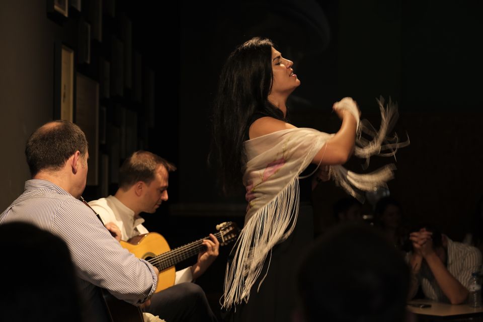 Porto: Intimate Fado Concert Ticket With a Glass of Wine - Key Points