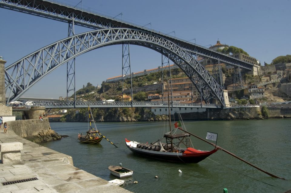 Porto to Lisbon Transfer With Tour Enroute - Transfer Details