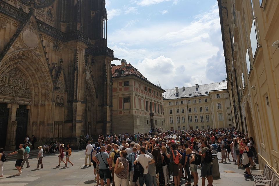 Prague: 1-Hour Castle Tour With Fast-GET Admission Ticket - Key Points