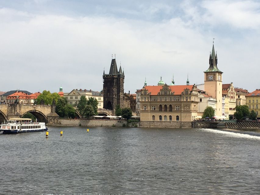 Prague: 1-Hour Vltava River Cruise - Key Points