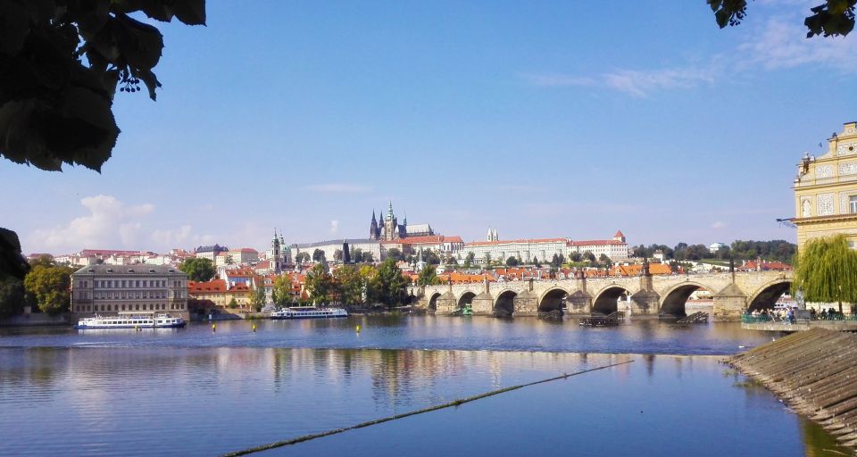 Prague: 2.5-Hour Walking Tour W/ 45 Minute Boat Ride - Key Points