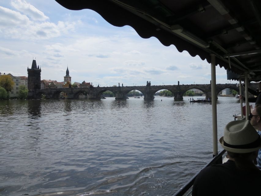 Prague: 2-Hour Lunch Cruise on the Vltava River - Key Points