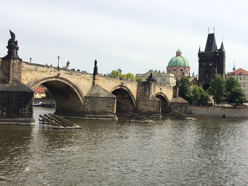 Prague: 3-Hour Evening River Cruise With Dinner - Key Points