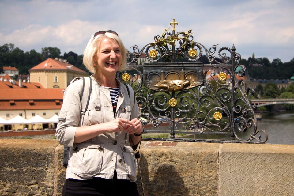 Prague: Castle and Jewish Quarter Tour With Cruise and Lunch - Key Points