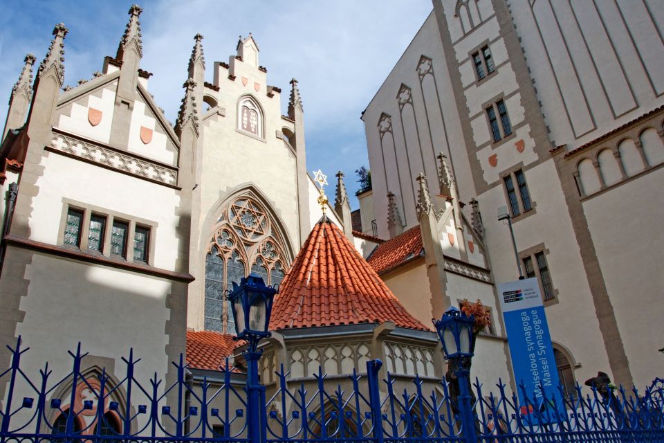 Prague: Castle and Jewish Quarter Tour - Key Points