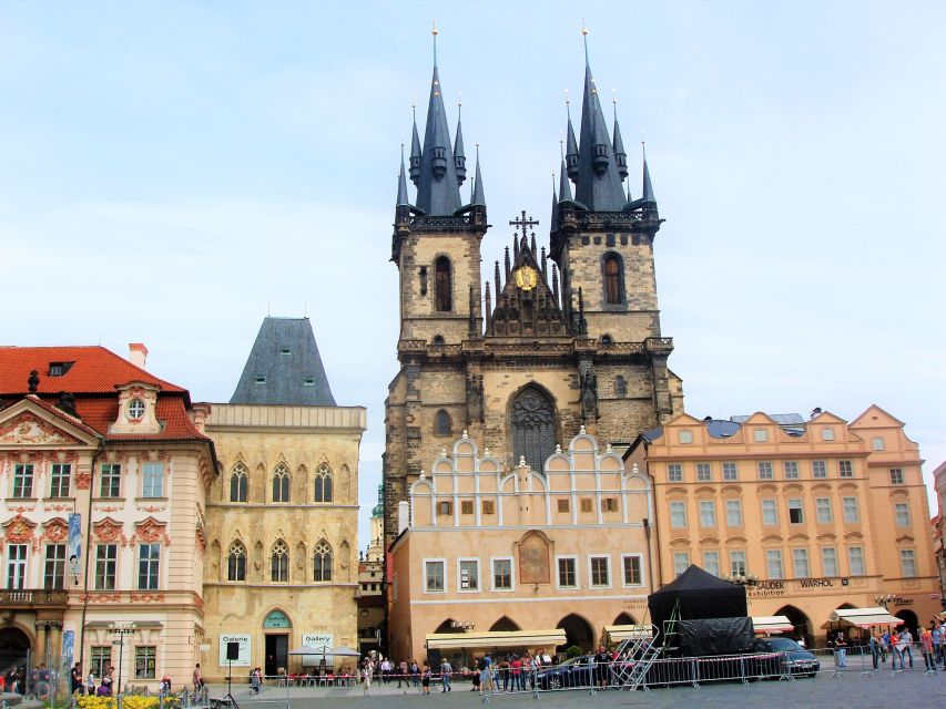 Prague: Tailored Sightseeing Tour in French - Key Points