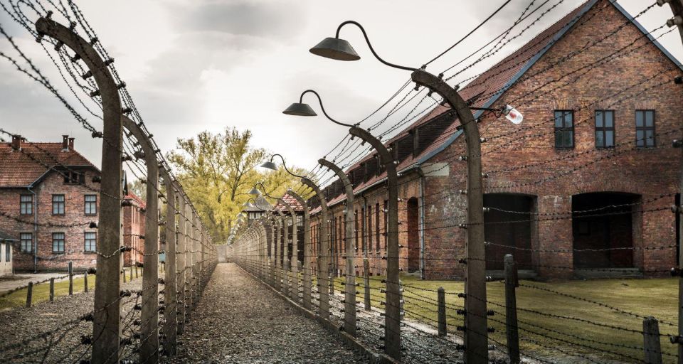 Prague: Tour to Auschwitz Birkenau - Key Points
