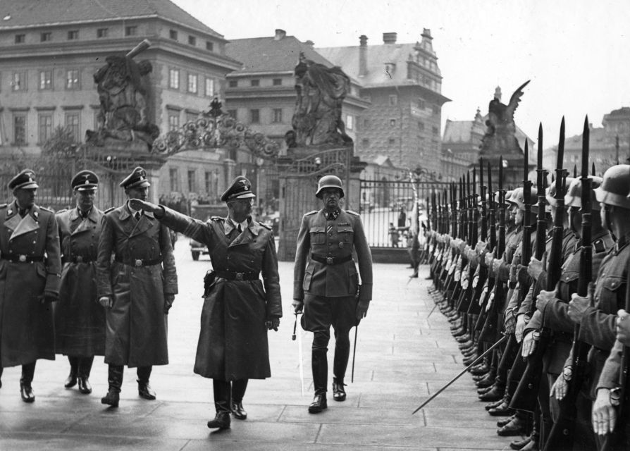 Prague: World War II and Communist History Tour - Key Points