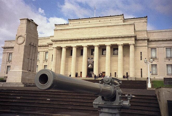 Private Auckland City Tour for Small Group in a Luxury Vehicle. - Key Points