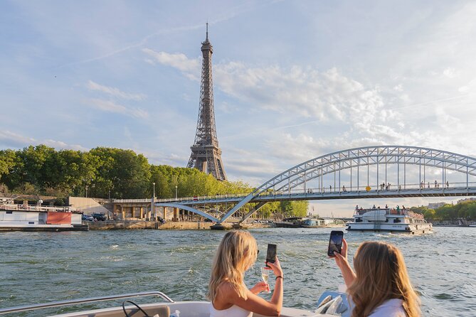 Private Boat Trip in Paris - Key Points