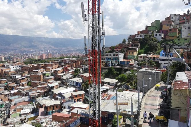 Private Comuna 13 Tour and Cable Car - Key Points