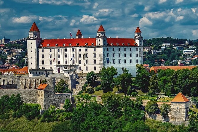 Private Direct Transfer From Vienna Airport to Bratislava - Key Points