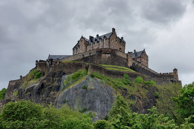 Private Discovery Tour: Edinburgh Strange & Secret History French - Key Points